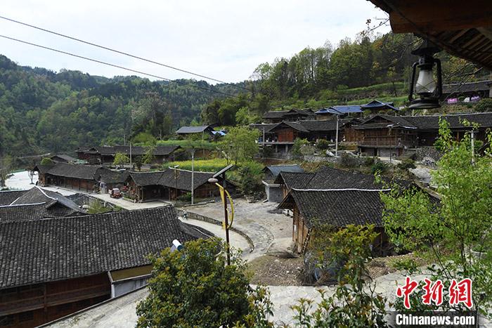 图为罗家坨苗寨全貌。<a target='_blank' href='http://www.chinanews.com/'>中新社</a>记者 陈超 摄 图为罗家坨苗寨全貌。<a target='_blank' href='http://www.chinanews.com/'>中新社</a>记者 陈超 摄